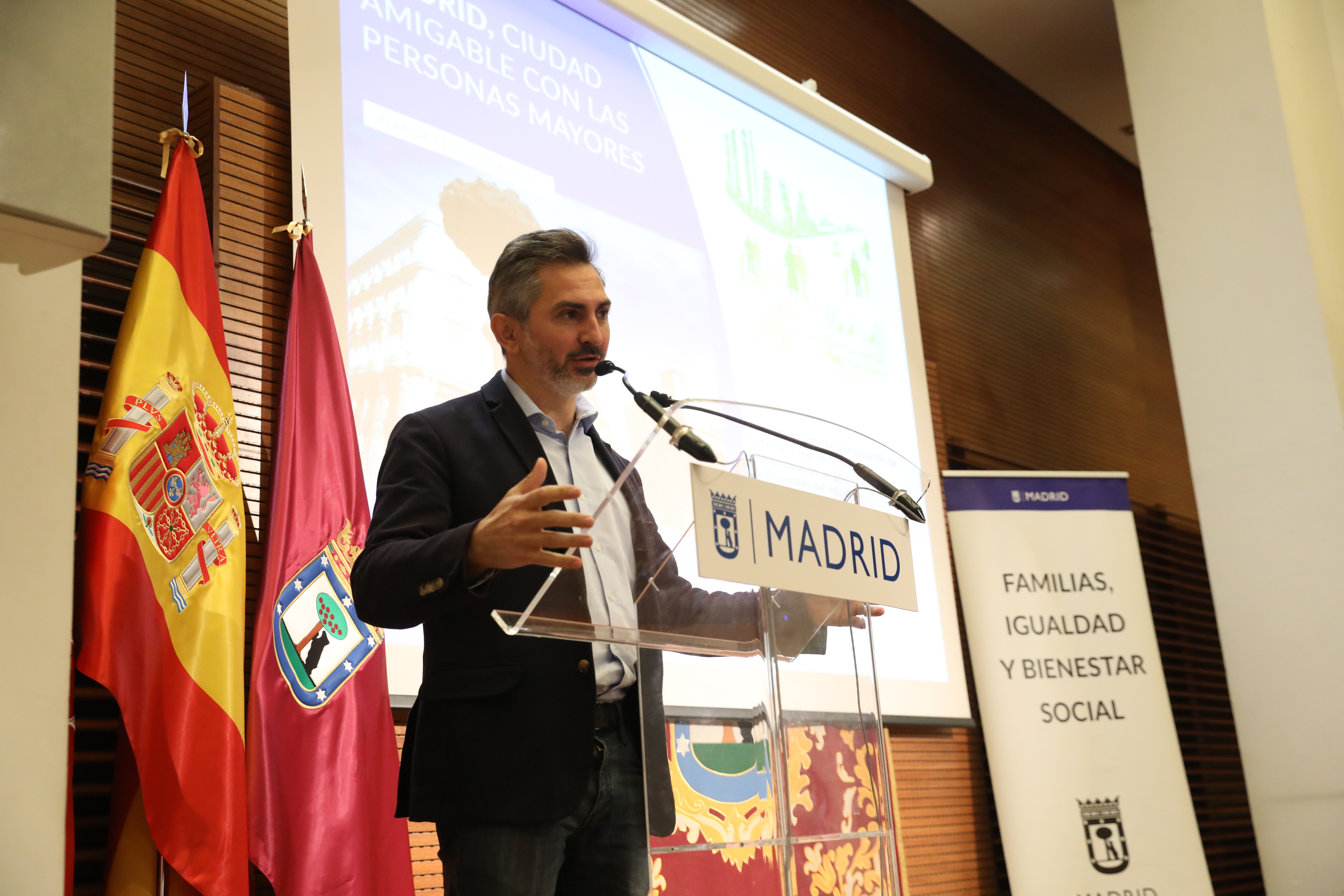 El delegado de Familias, Igualdad y Bienestar Social, Pepe Aniorte, durante su intervención en la presentación del Plan Ciudad Amigable con las Personas Mayores